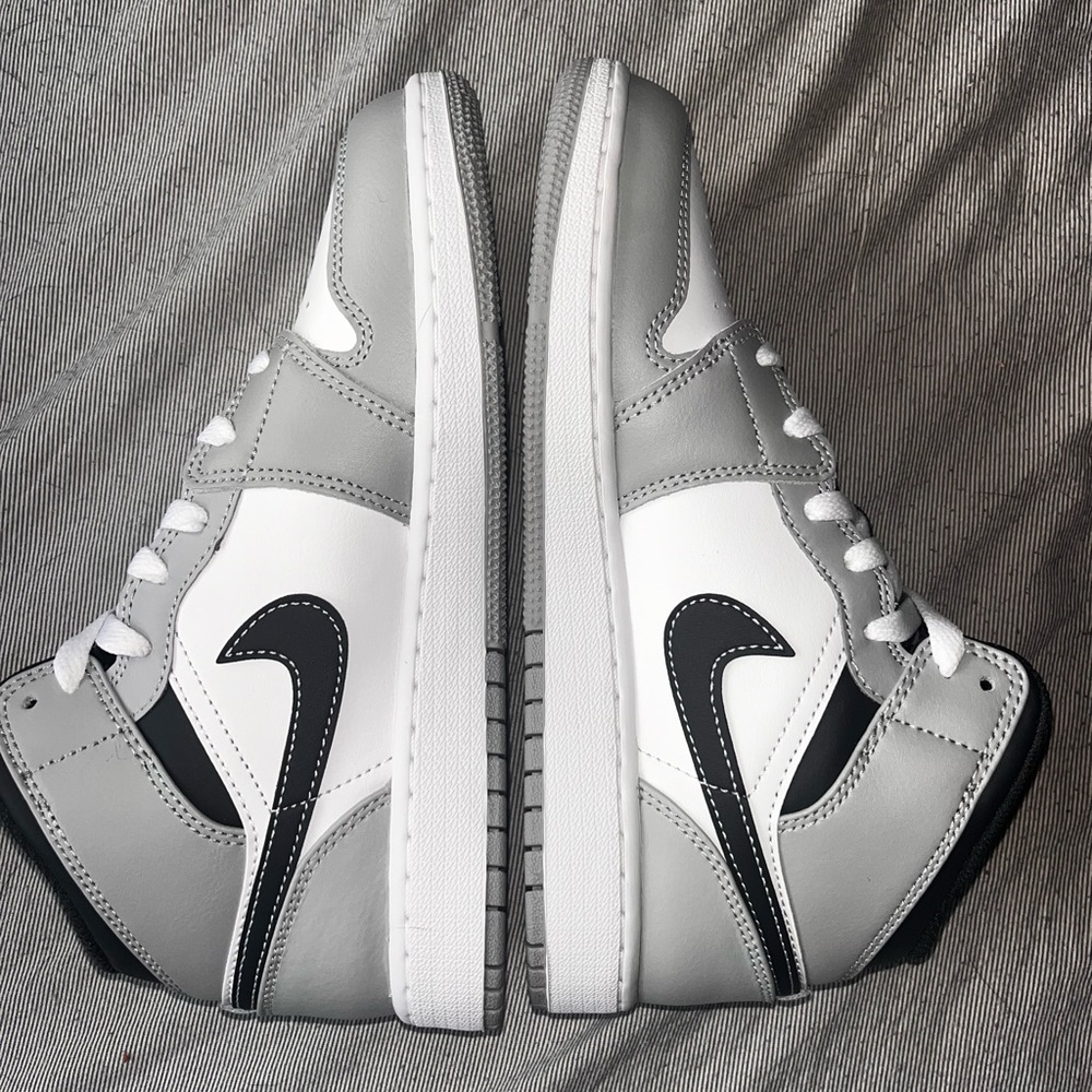 Air Jordan 1 Light Smoke Grey MID (GS)